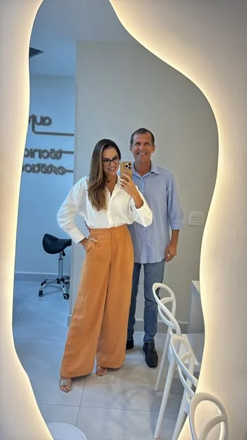 Profissionais da equipe Sorriso Vitória dentro da clínica